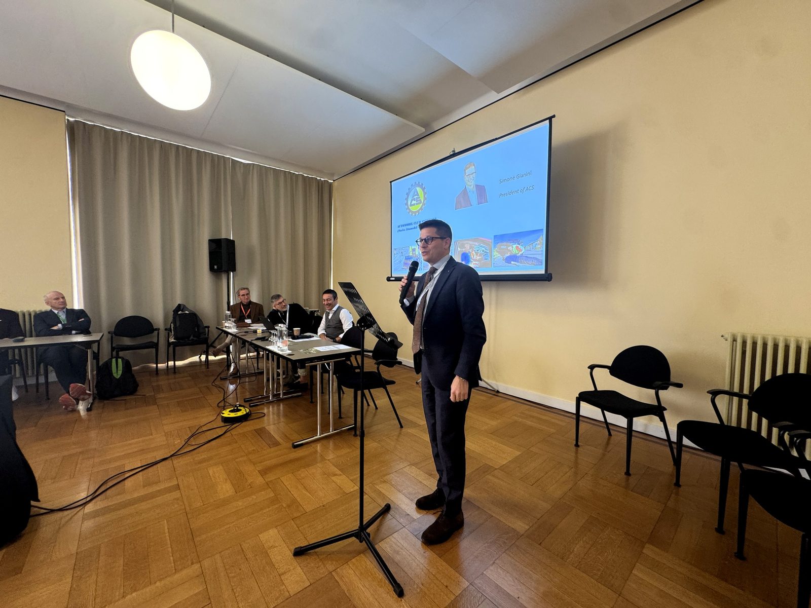 Gianini stellt die ACS-Perspektive am Forum vor. Foto: Drive Awake.