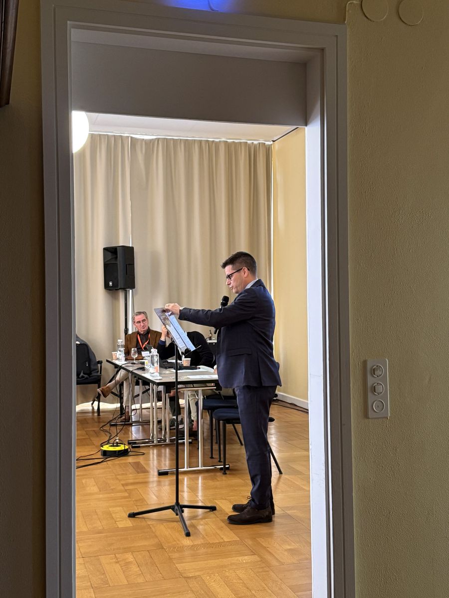 Hinter den Kulissen
